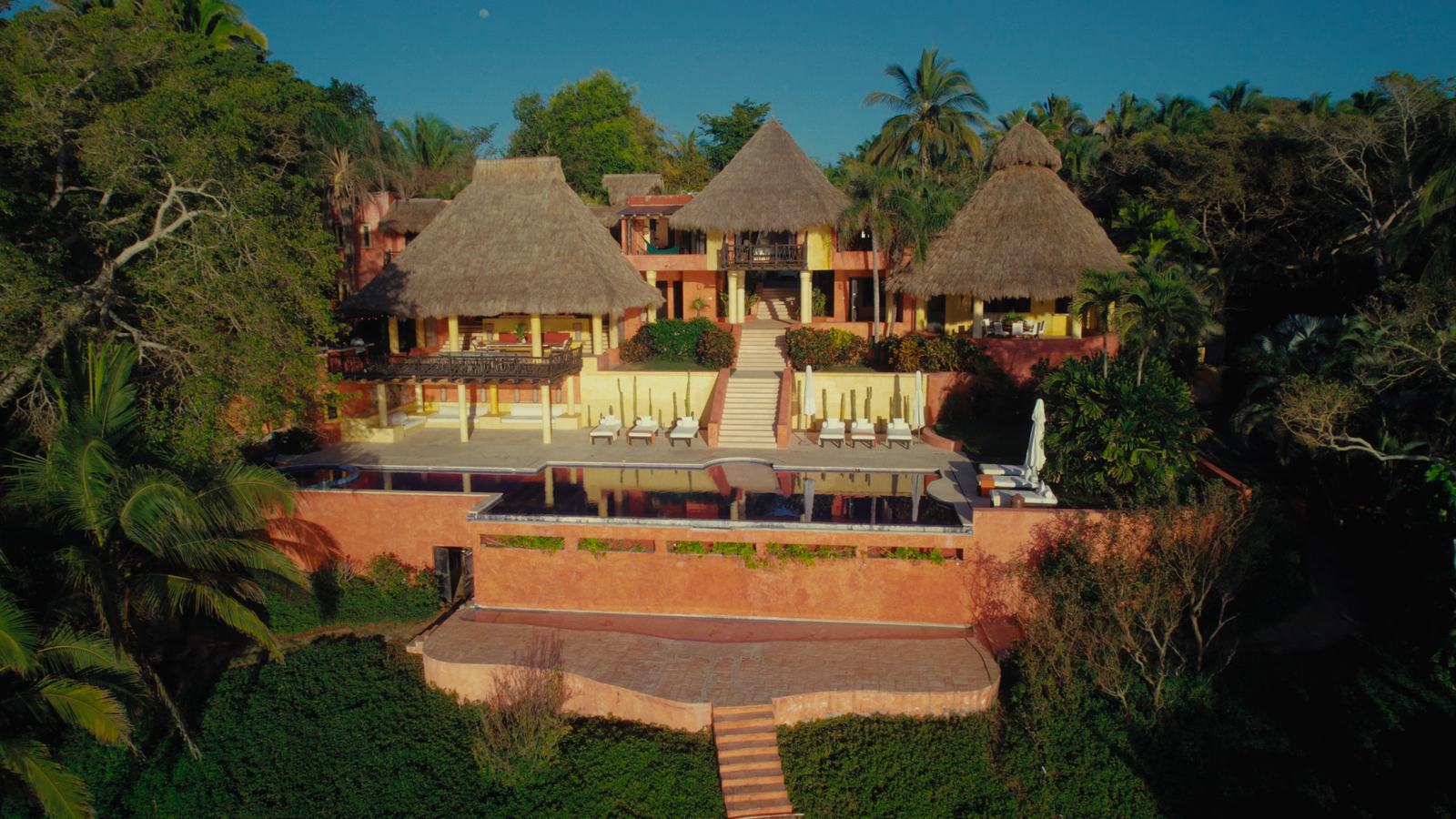 Villa 2 terraces and infinity pool in the jungle